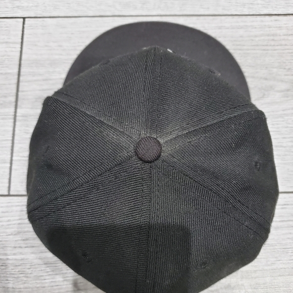 Selling Black & White New York Yankees Baseball Cap Size 7 1/8 - Picture 5 of 10